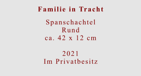 Familie in Tracht  Spanschachtel Rundca. 42 x 12 cm  2021 Im Privatbesitz